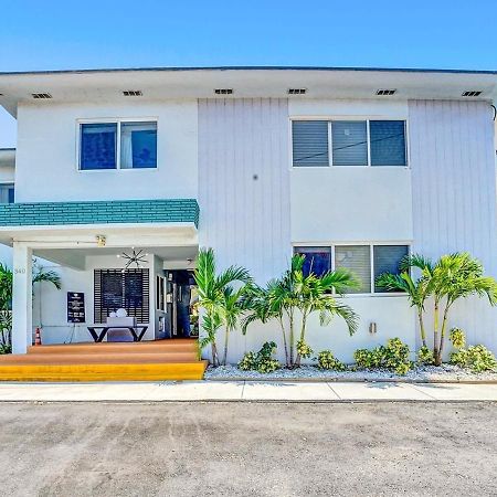 Christmas Retreat Walk To Dania Beach Pool Exterior foto