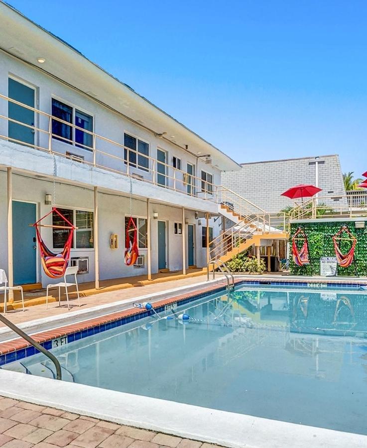 Christmas Retreat Walk To Dania Beach Pool Exterior foto